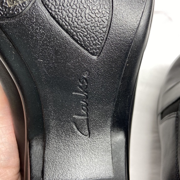 Clarks Genette 9 wide black leather shoes with 2” heel like new - Picture 12 of 12